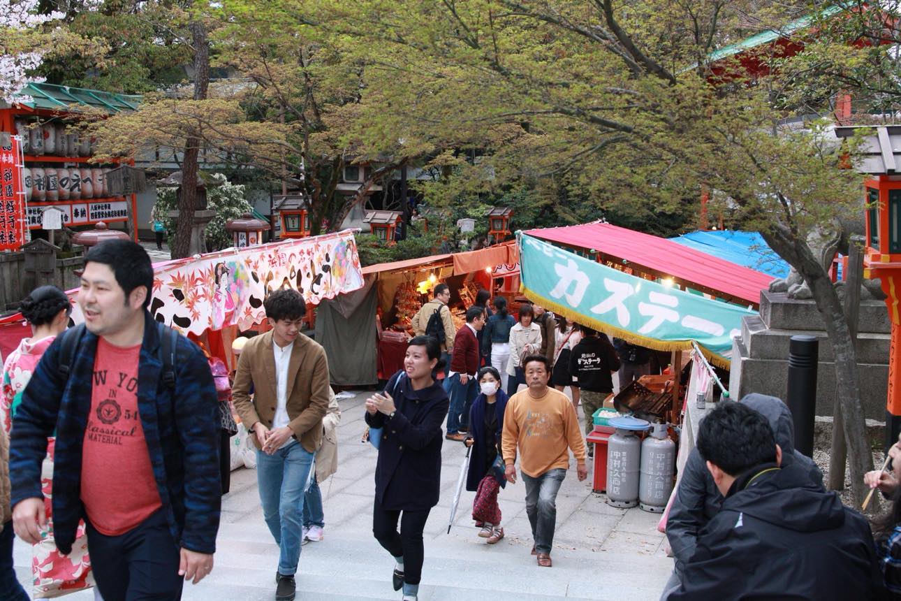 kyoto_festival_stalls